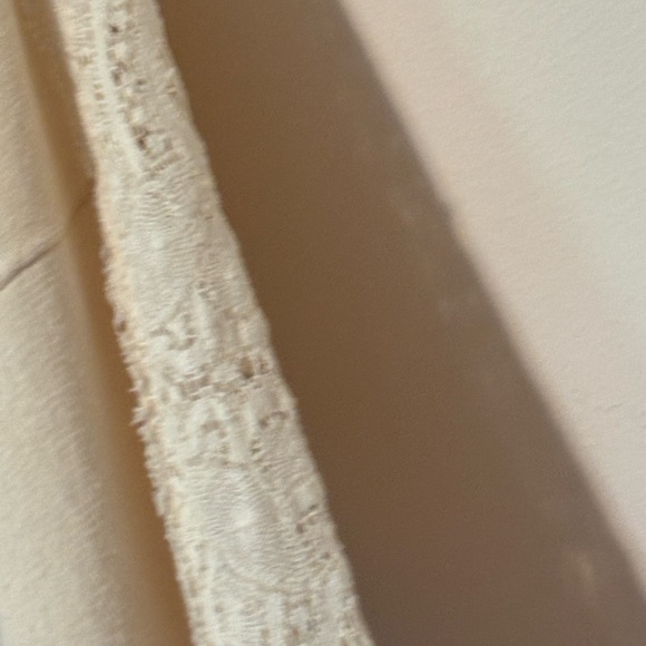 Nude Pull-Over - Picture 4 of 6